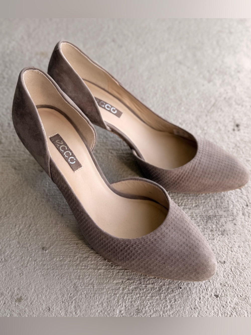 ECCO Taupe Suede Pumps EU 35 US 5 Comfort Heels